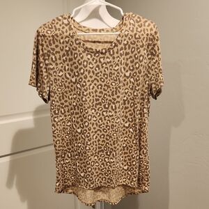 NWOT- Zoe + Liv Tan Leopard Print Short Sleeve Top- XXL